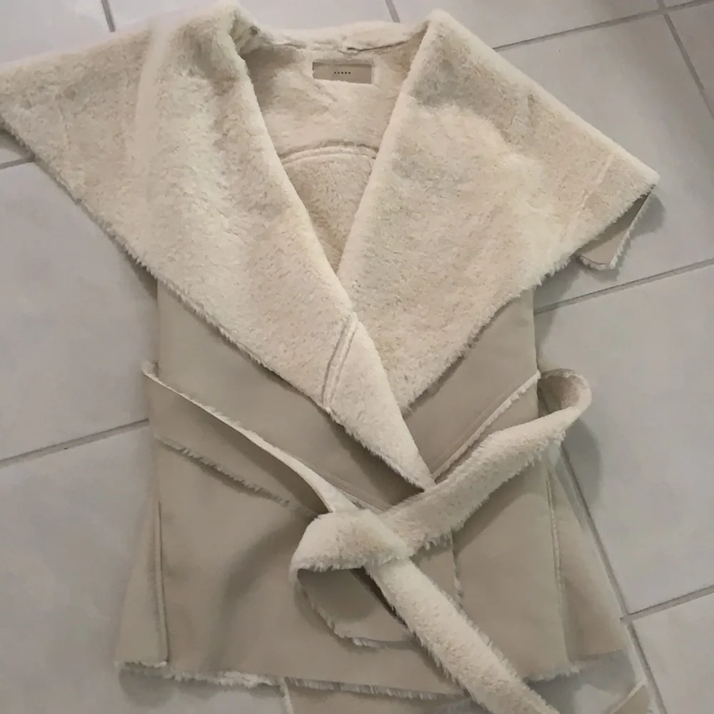 NEW Blank NYC Faux Shearling and Leather Trooper Vest - Picture 2 of 5